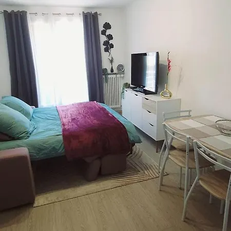 Trois Pieces Au Coeur D'antibes ! Proche Et Parking A Disposition * Antibes