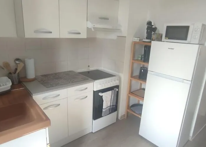 Trois Pieces Au Coeur D'antibes ! Proche Et Parking A Disposition Antibes