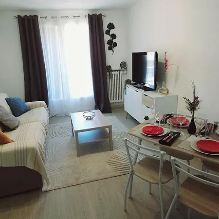 Trois Pièces Au Cœur D'antibes ! Proche Et Parking A Disposition * Antibes