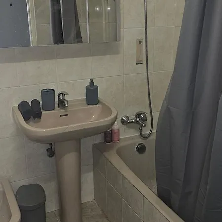 Trois Pieces Au Coeur D'antibes ! Proche Et Parking A Disposition * 昂蒂布