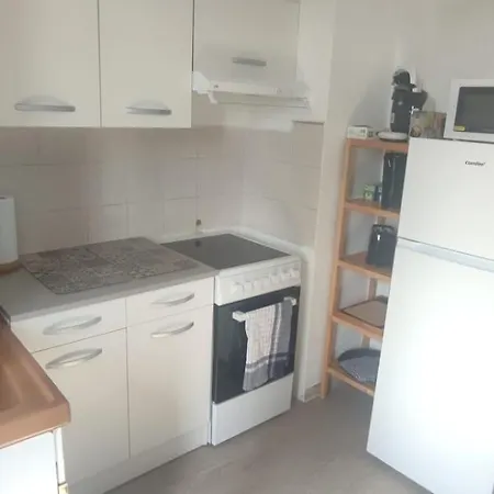 Trois Pieces Au Coeur D'antibes ! Proche Et Parking A Disposition 昂蒂布