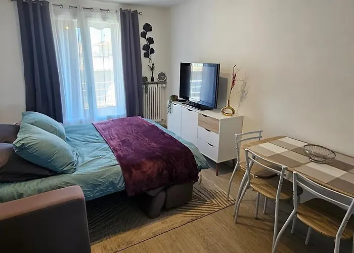 Trois Pieces Au Coeur D'antibes ! Proche Et Parking A Disposition Apartment